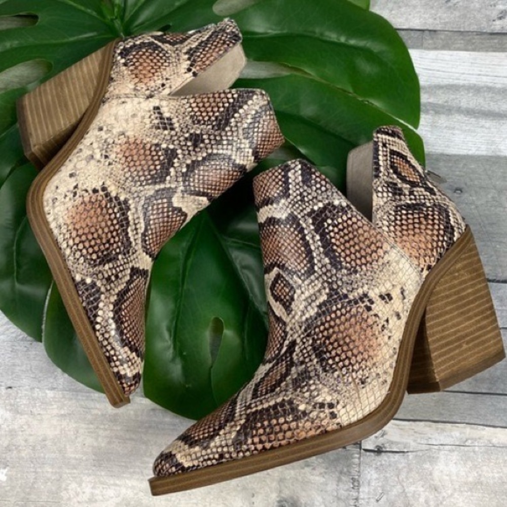 NEW Vince Camuto Gigietta Snake Python Spiced Sand Booties Boots